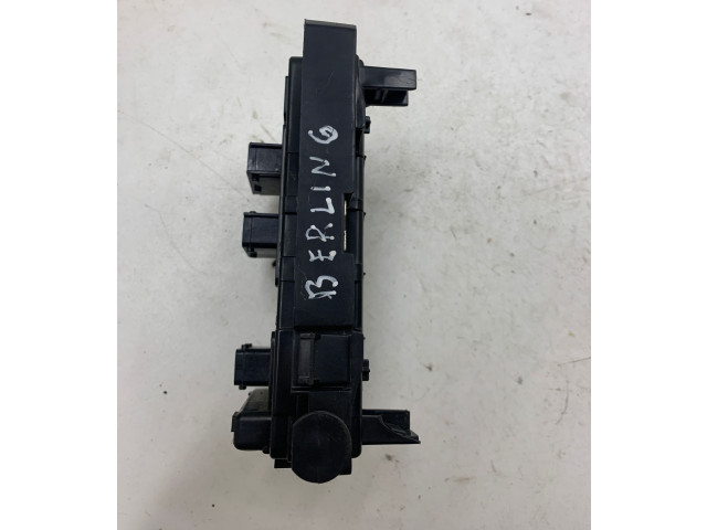 Pojistková skříňka 9643498980, 138152312 Citroen Berlingo 2001