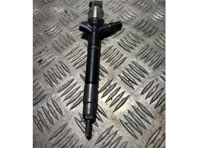 Vstřikovač 236700R030 Toyota Auris 150