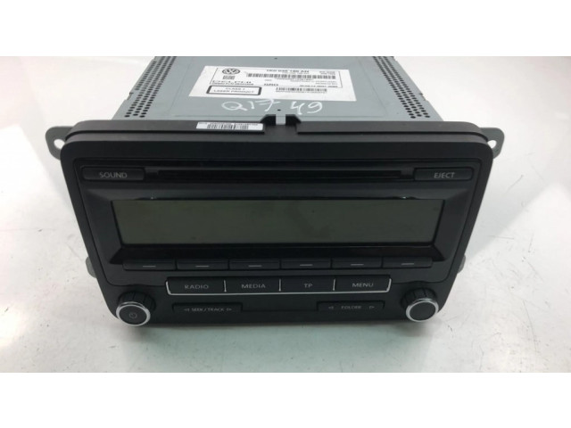 Радио/ проигрыватель CD/DVD / навигация