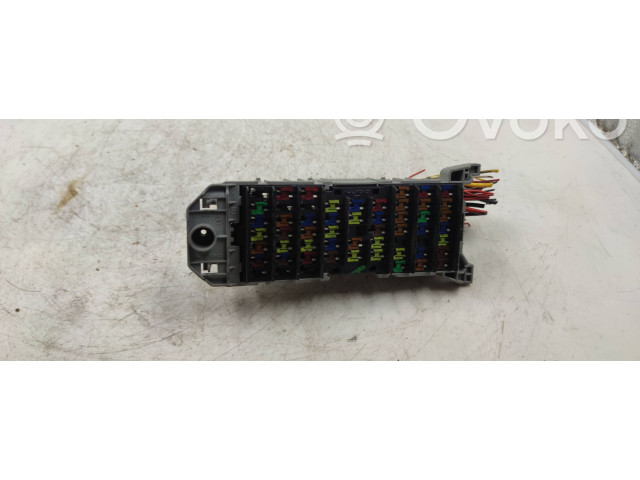 Блок предохранителей 93363136 Opel Meriva A