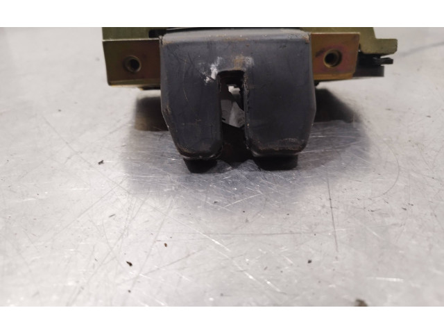 Zámek zadních dveří 30649102, 04372068 Volvo XC90 2004