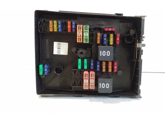 Блок предохранителей 1K0937125D, 1K0937132F Skoda Superb B6 (3T)