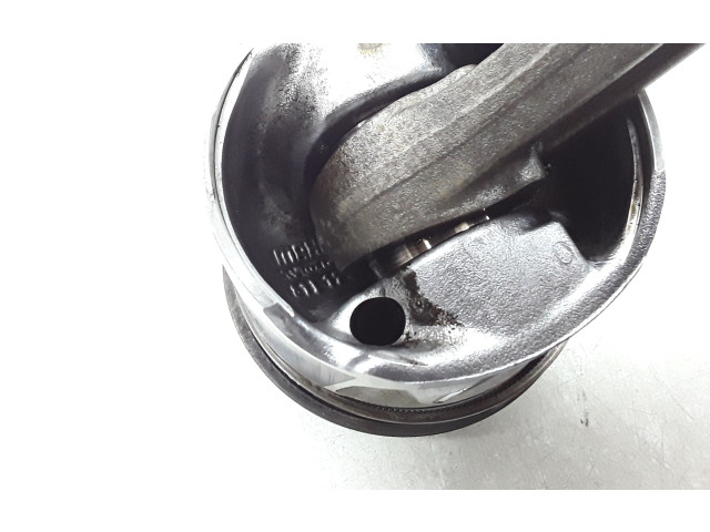  Поршень с шатуном D5204T2 81L123  Volvo V60  