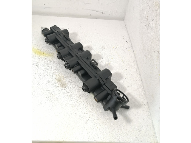 Топливная рампа 037133313J Volkswagen PASSAT B3 2.0