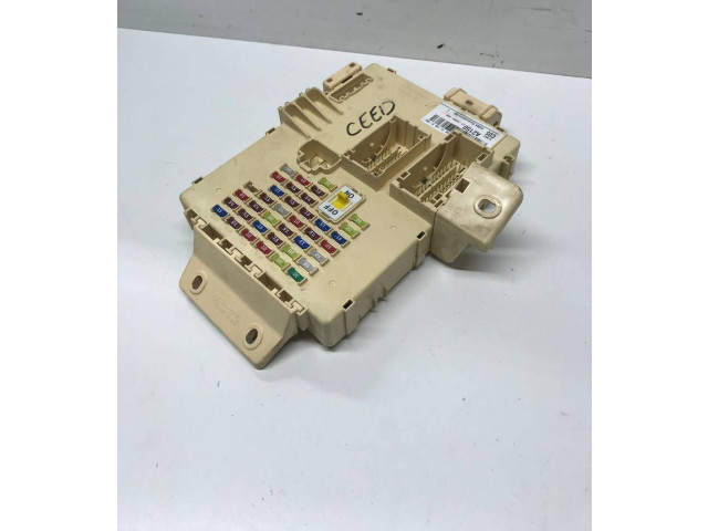 Блок предохранителей 91950A2150   KIA Ceed    