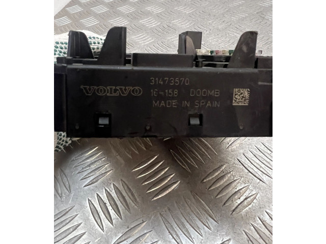 Блок предохранителей 31473570   Volvo XC90    