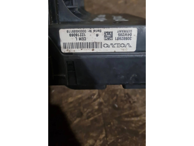 Блок управления двигателя 30682981   Volvo S80