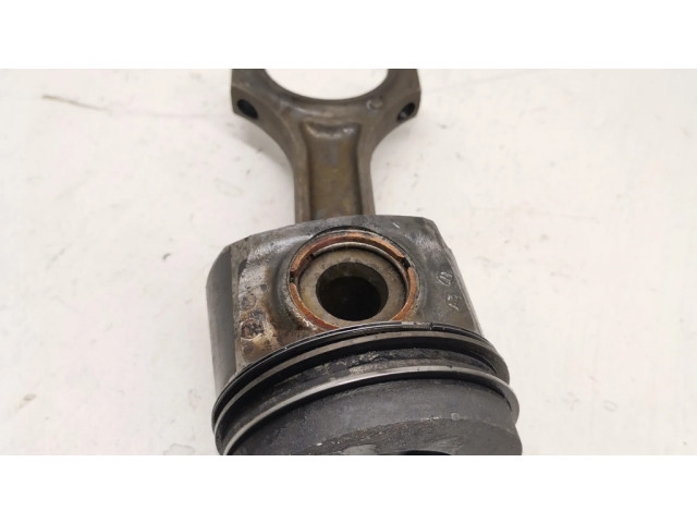 Píst    BMW 7 G11 G12  pro naftový motor 4.0  