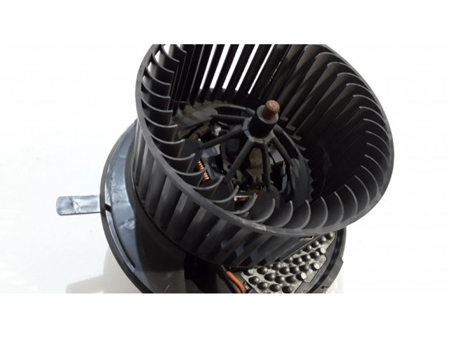 Вентилятор печки 3C0907521F, CZ2468105384 Audi Q3 8U