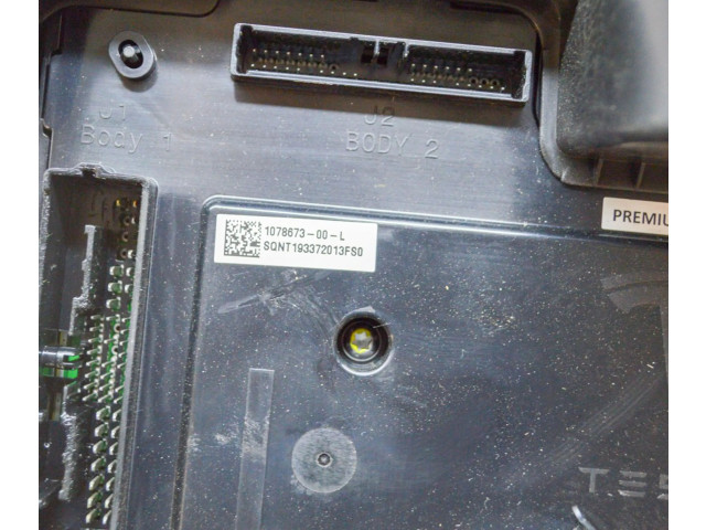 Блок комфорта 107867300L Tesla Model 3