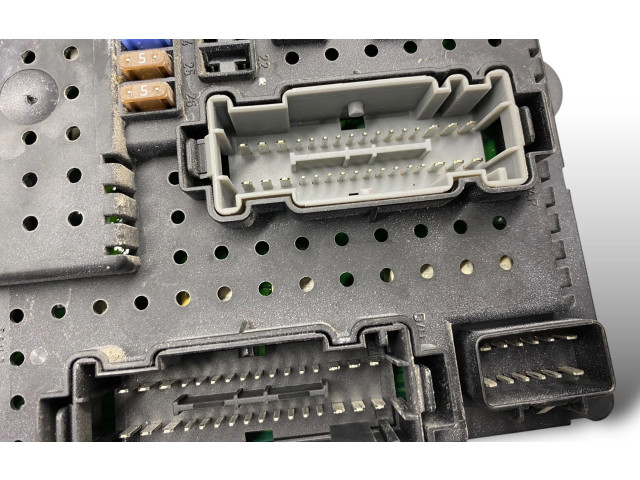 Блок предохранителей  8688264, 12217789   Volvo V70    