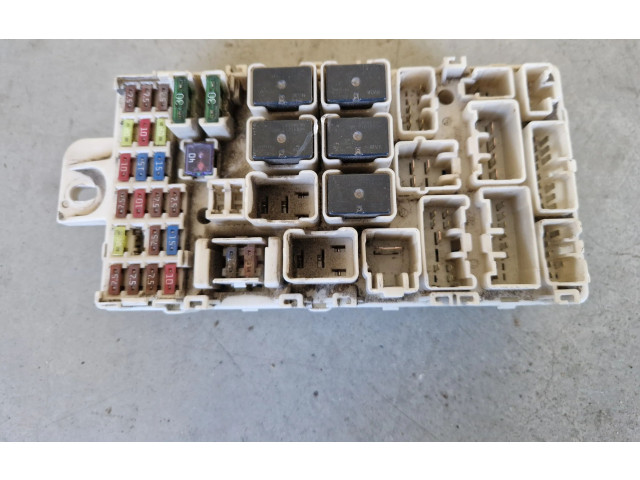 Блок предохранителей Mitsubishi L200