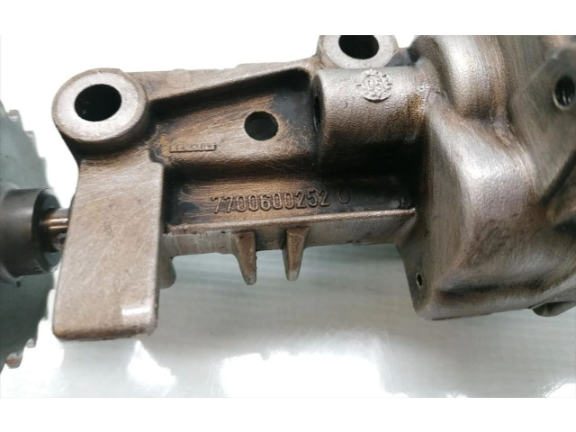 Масляный насос   7700600252, 77001007894G  Renault Trafic I 