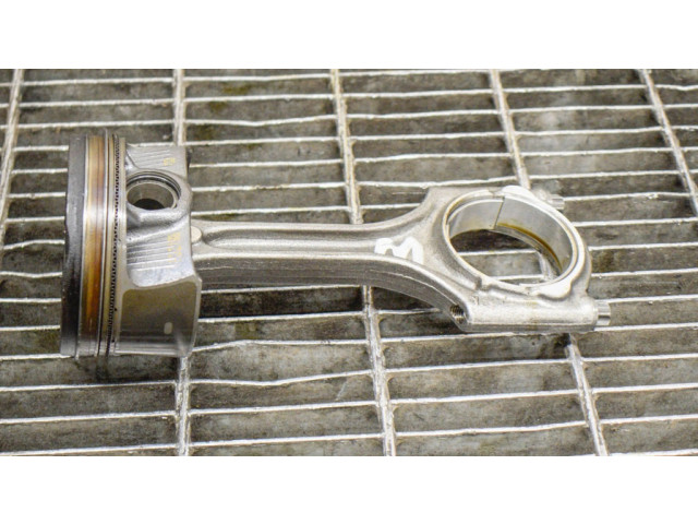 Поршень 31401957, 30750664 Volvo XC40 для бензинового двигателя 2.0