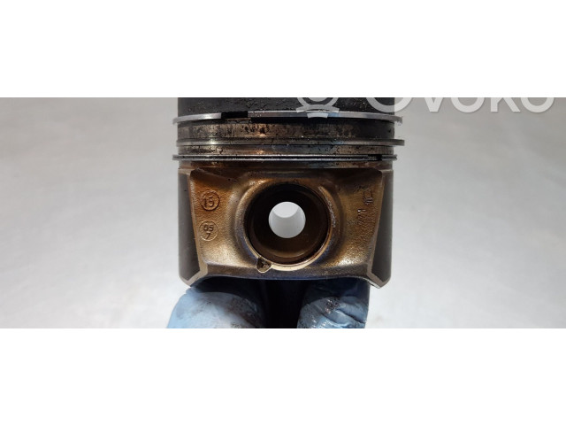 Поршень DDY 04L107065AM001, 03L105401A Skoda Octavia Mk3 (5E)