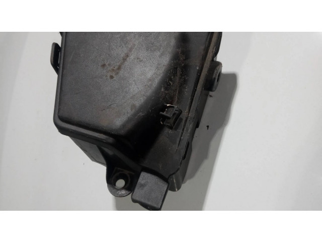   Pojistková skříňka 8200738816   Dacia Dokker 2013