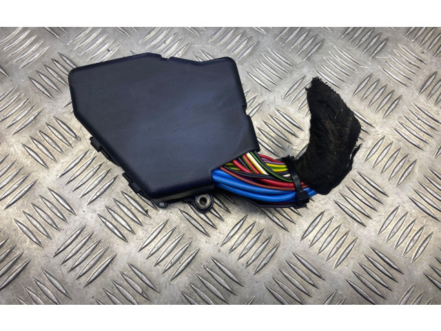 Блок предохранителей  8D1941824   Skoda Superb B5 (3U)    