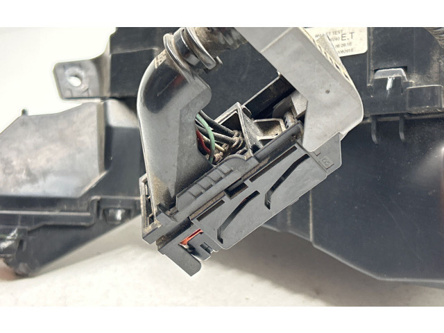 Pojistková skříňka 8211105V40, V40E140402082916 Toyota Avensis T270 2014