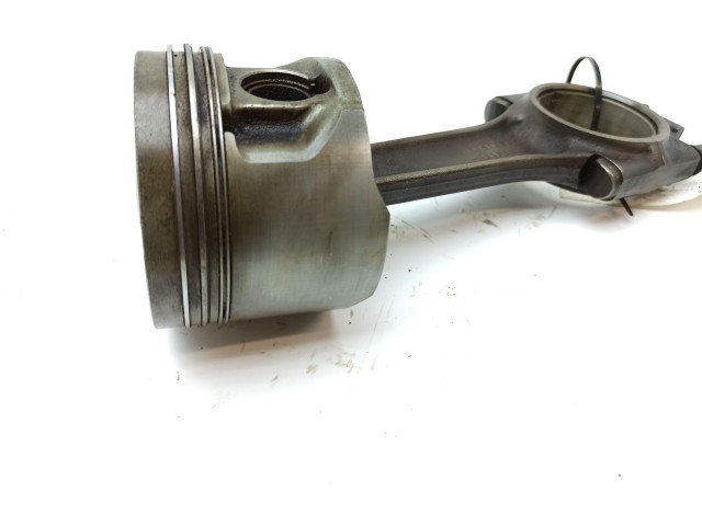  Поршень с шатуном  EAC1868, SDF26  Jaguar XJS  