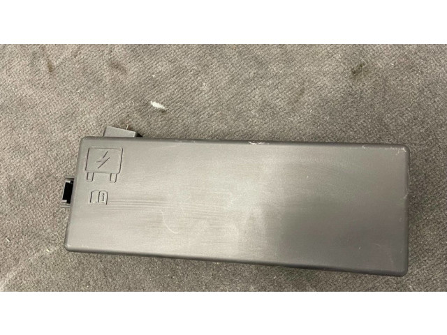 Крышка блока предохранителей 7271381830 Maserati Levante