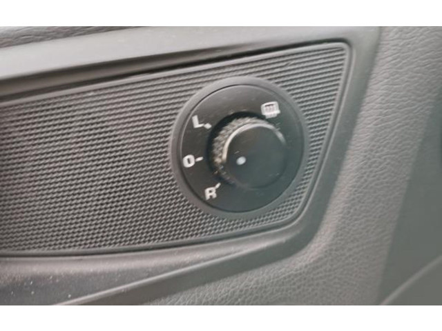 Зеркало (управляемое электричеством) Skoda Octavia Mk2 (1Z)