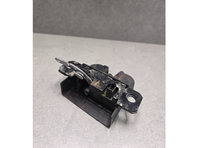 Zámek zadních dveří 2K0827505 Volkswagen Caddy 2018