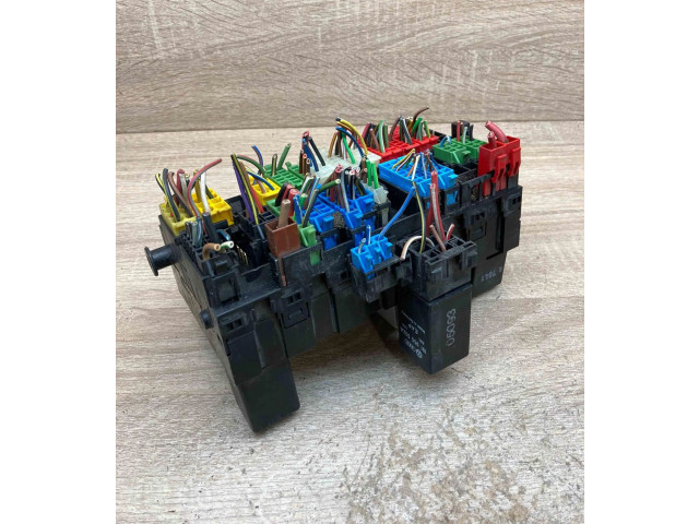 Блок предохранителей 357937039 Volkswagen Transporter - Caravelle T4