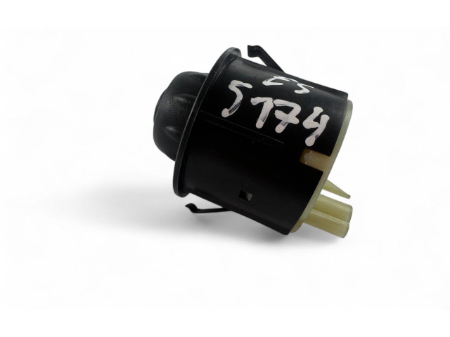 Ручка стеклоочистителей 15074680 Chevrolet TrailBlazer