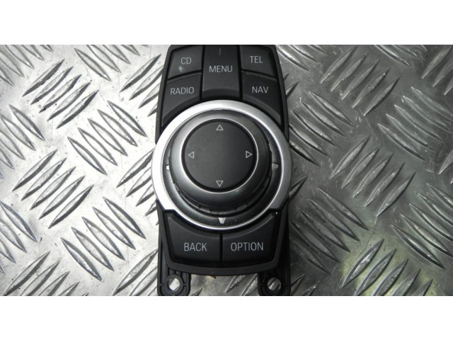 Радио/ проигрыватель CD/DVD / навигация