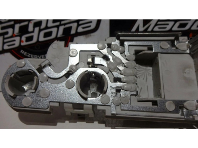 Держатель крышки лампы заднего фонаря