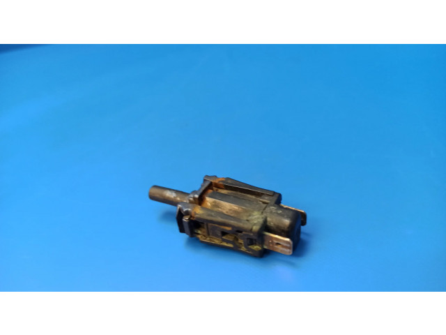 Передний датчик открытия / закрытия двери (крыло)