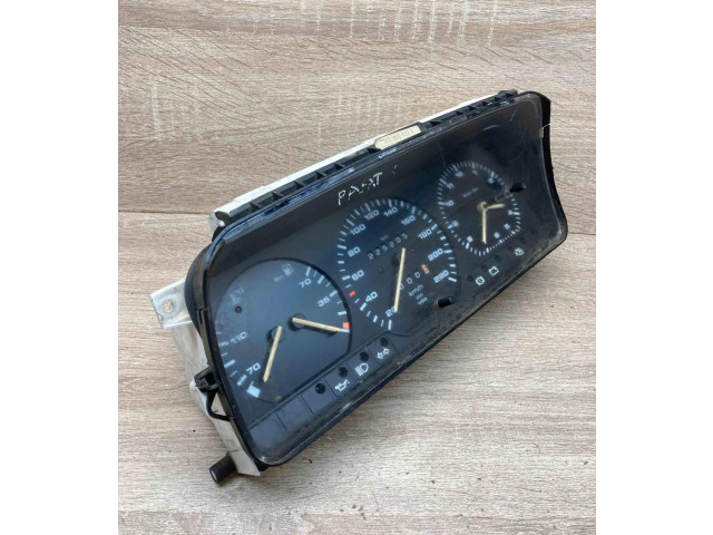 Přístrojová deska Volkswagen PASSAT B3 1988 357919033R, EU