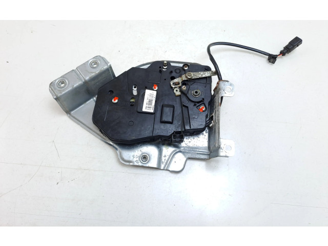 Замок багажника 2K5827201C    Volkswagen Caddy 2011 - 2016 года