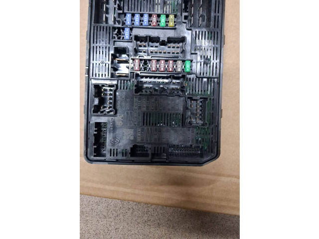 Блок предохранителей 284B64435R Dacia Sandero III