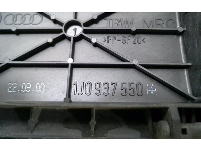 Блок предохранителей 1J0937550   Audi A3 S3 8L    