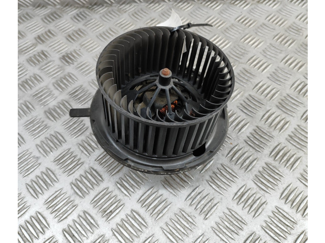 Вентилятор печки 1K2820015G, F997167J Audi Q3 8U