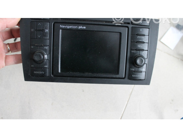 Радио/ проигрыватель CD/DVD / навигация