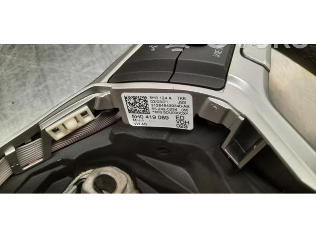 Руль Volkswagen Golf VIII 2019 - года 5H0419089ED