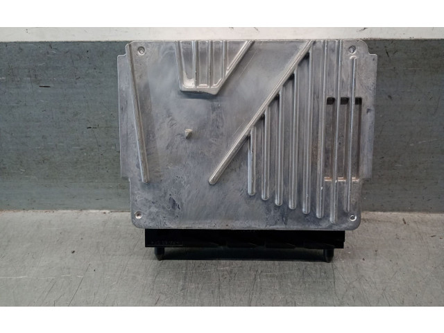 Блок управления двигателя 30684877   Volvo S60