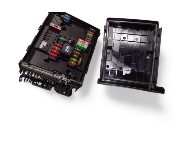   Pojistková skříňka 1K0937132F, 1K0937132G   Volkswagen Caddy 2011