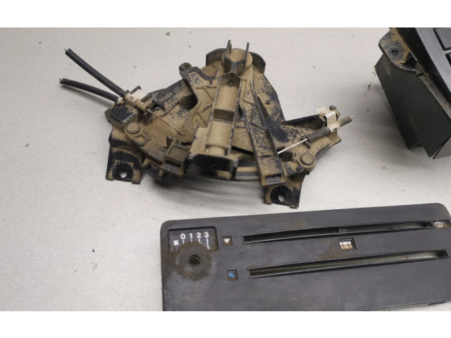 Блок управления климат-контролем 811819045A, 811819075F   Audi 80 90 B2