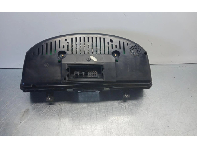 Přístrojová deska  Volkswagen PASSAT  V0018000  