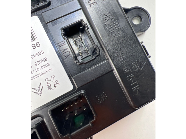Блок управления крышки багажника C65450, 9819008380 Peugeot 3008 II