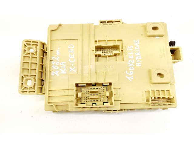 Блок предохранителей 91953J7240 KIA Xceed