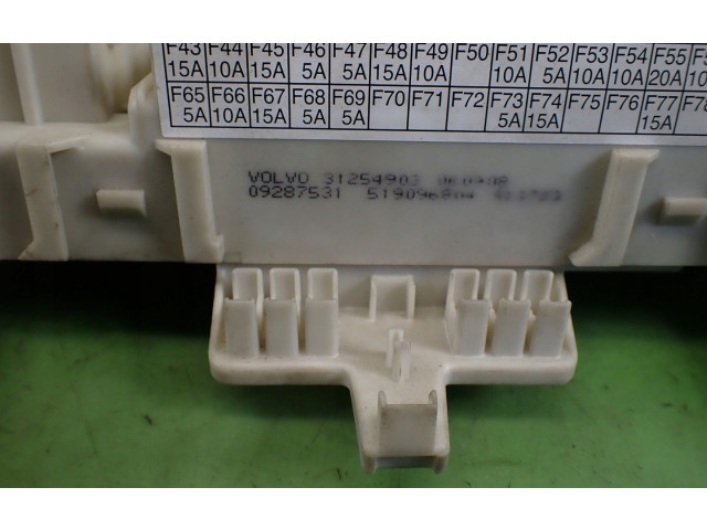 Ящик предохранителей (комплект) 31268178   Volvo V50