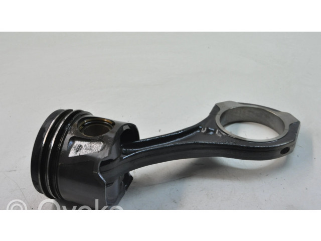 Píst 6423882 Mercedes-Benz S W222 pro naftový motor 3.0 OM 642.861