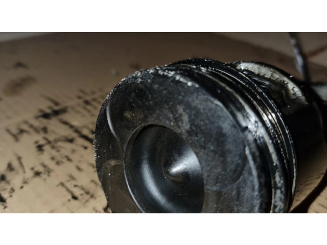 Píst Alfa Romeo 156 pro naftový motor 1.9