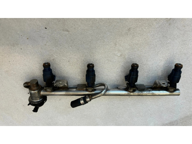 Vstřikovací lišta 06B133681 Audi A6 S6 C5 4B pro benzínový motor 1.8 AWT