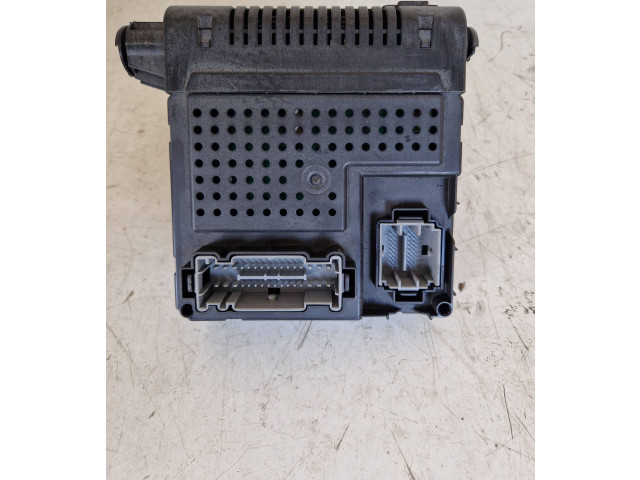 Блок предохранителей 30786475, 28062212   Volvo S60    