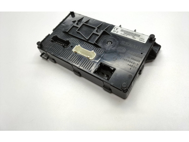 Pojistková skříňka Řídící jednotka BSM P8200621762, 281180842A   Renault Clio III 2007